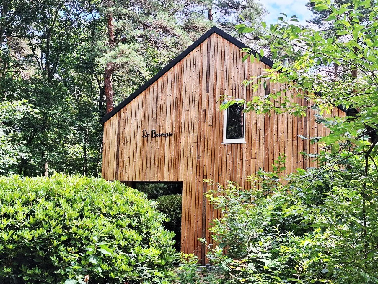 Duurzame woning met houten gevel in Beekbergen: een prachtig voorbeeld van hout recyclen